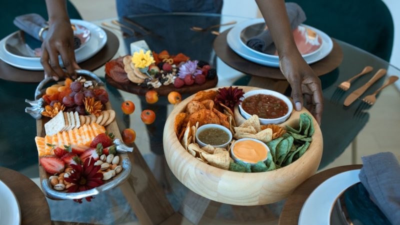 Various Benefits of Opting to Hire Catering Services – A Must-Read Overview