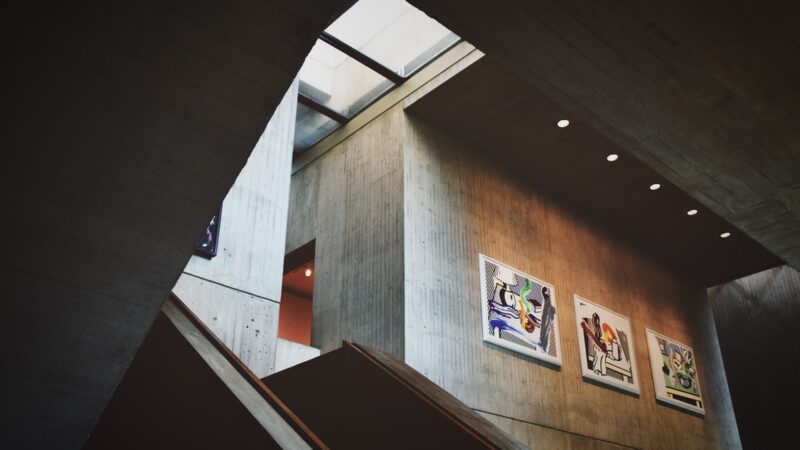 How to Properly Display Paintings and Artworks at Home – Recommendations to Follow