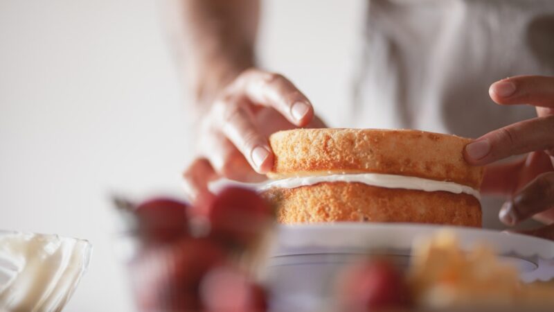 What Makes Up the Fluffy Consistency of Whipped Cream – How It is Made