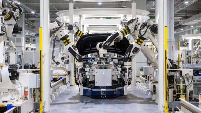 Singapore Manufacturers Face Automation Cliff: Training Budgets Double as Workforce Pivots from Assembly to Robotics