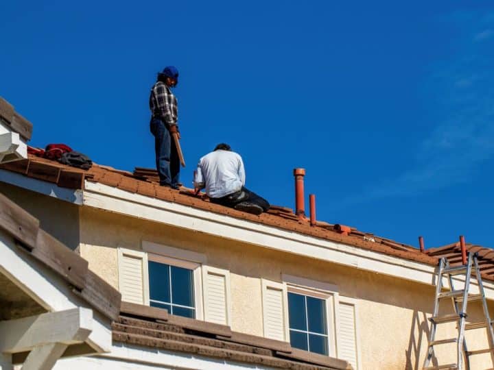 Why a Federal Heat Rule for Roofing Crews Keeps Stalling in Washington